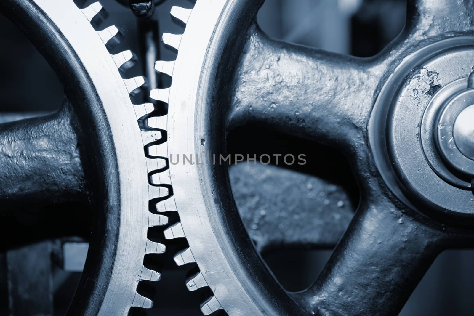 Large cog wheels in the motor.