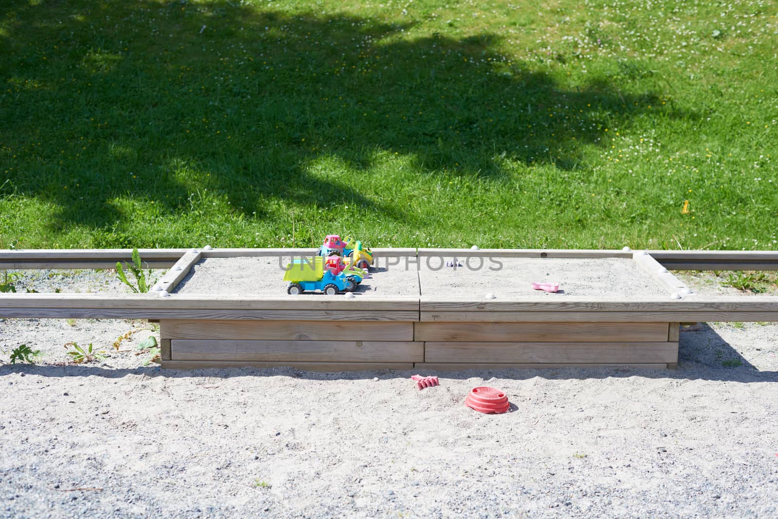 Sandbox with toys on top. Closeable.