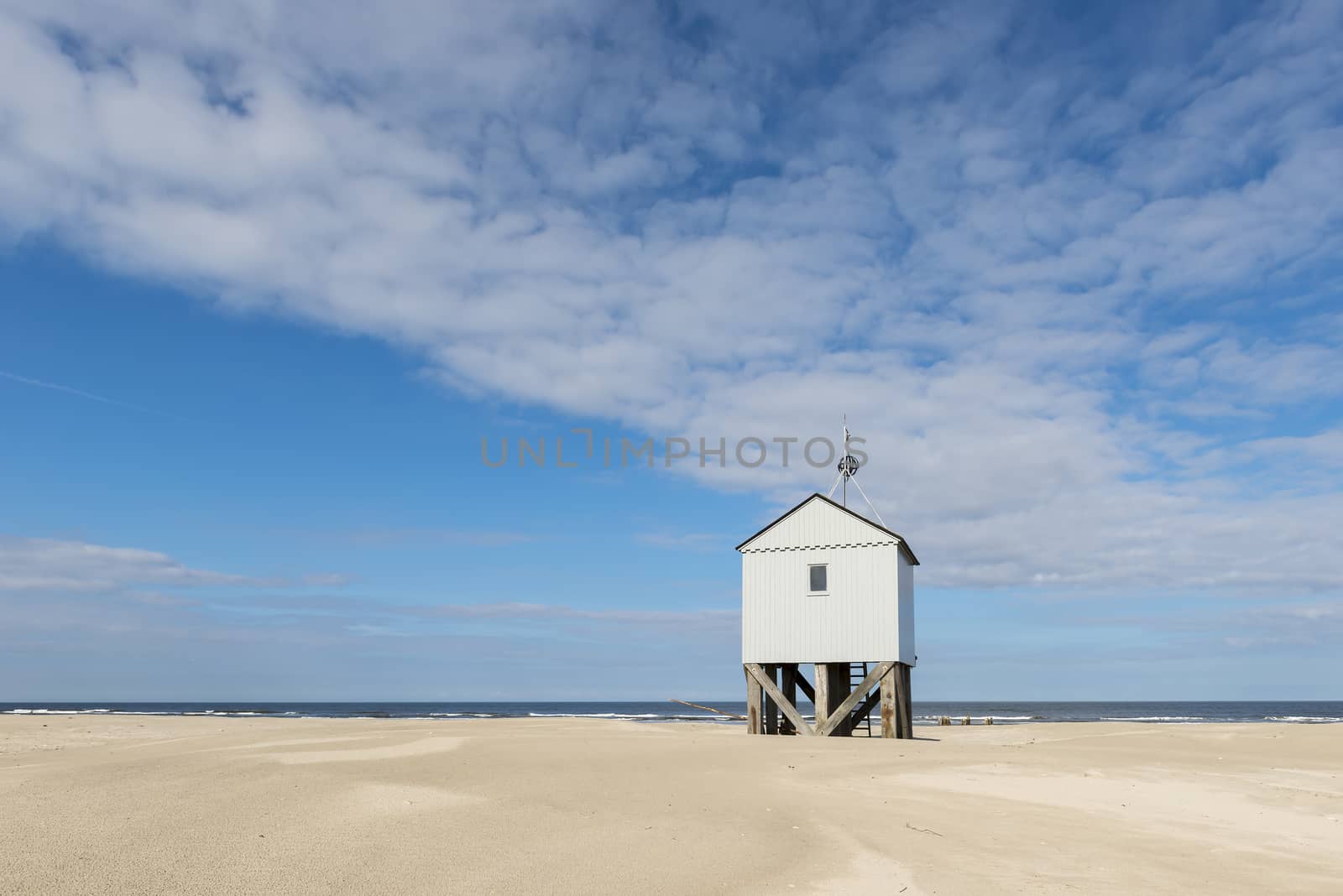 Beach hut in the Netherlands
 by Tofotografie