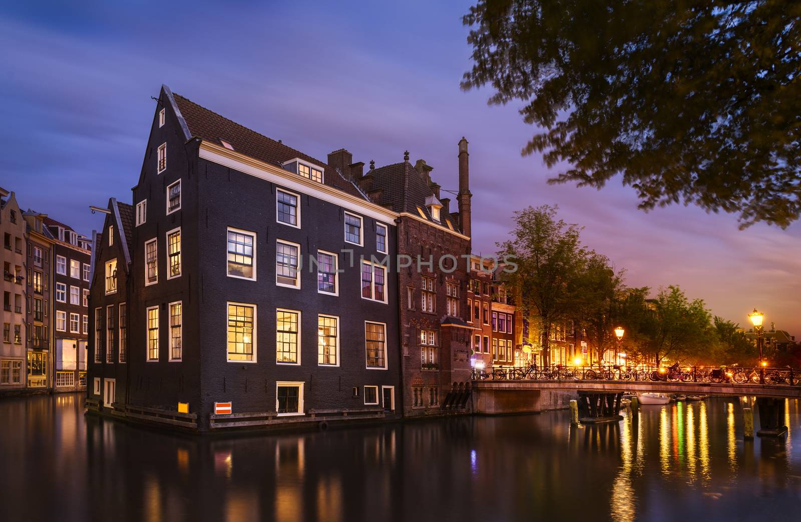 Amsterdam by night, netherlands by ventdusud