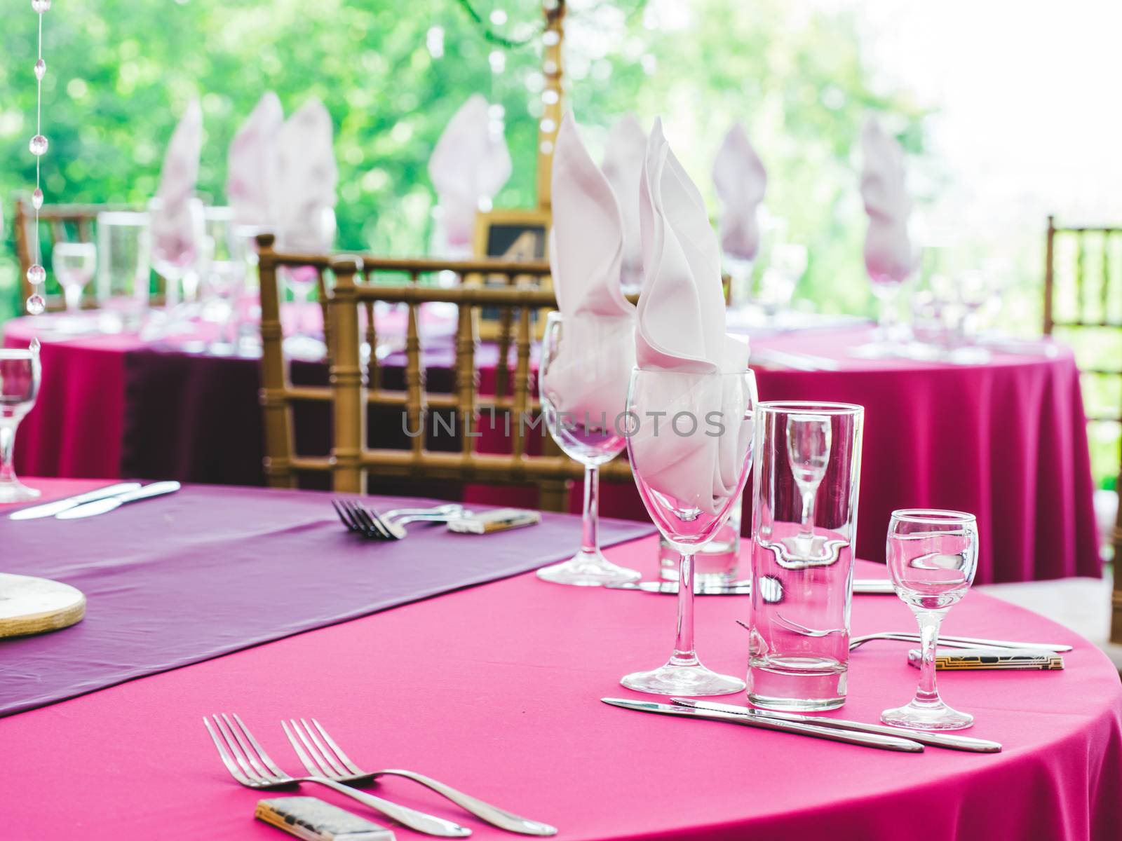 Dinner wedding table setting by fascinadora