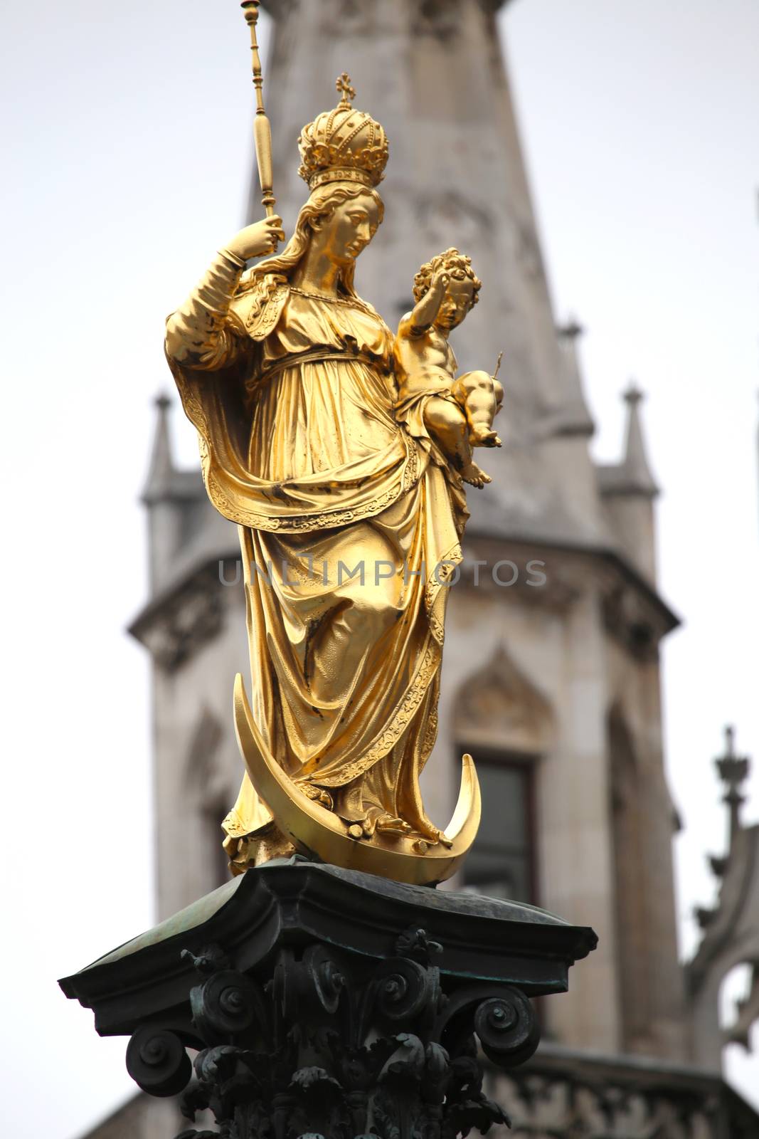 The Golden statue of Mary (Mariensaule), a Marian column on the Marienplatz in Munich, German