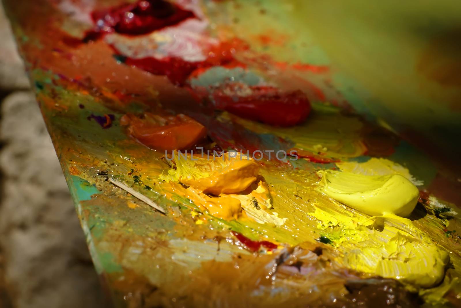 artist brush mix color oil painting on palette by mowgli