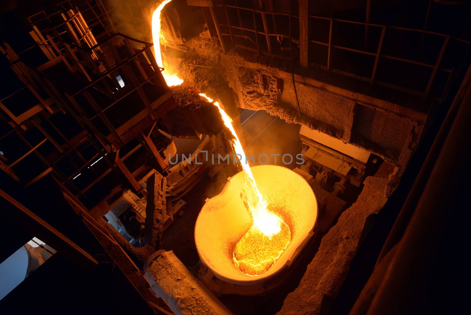 Steel plant for the production and transportation of iron 