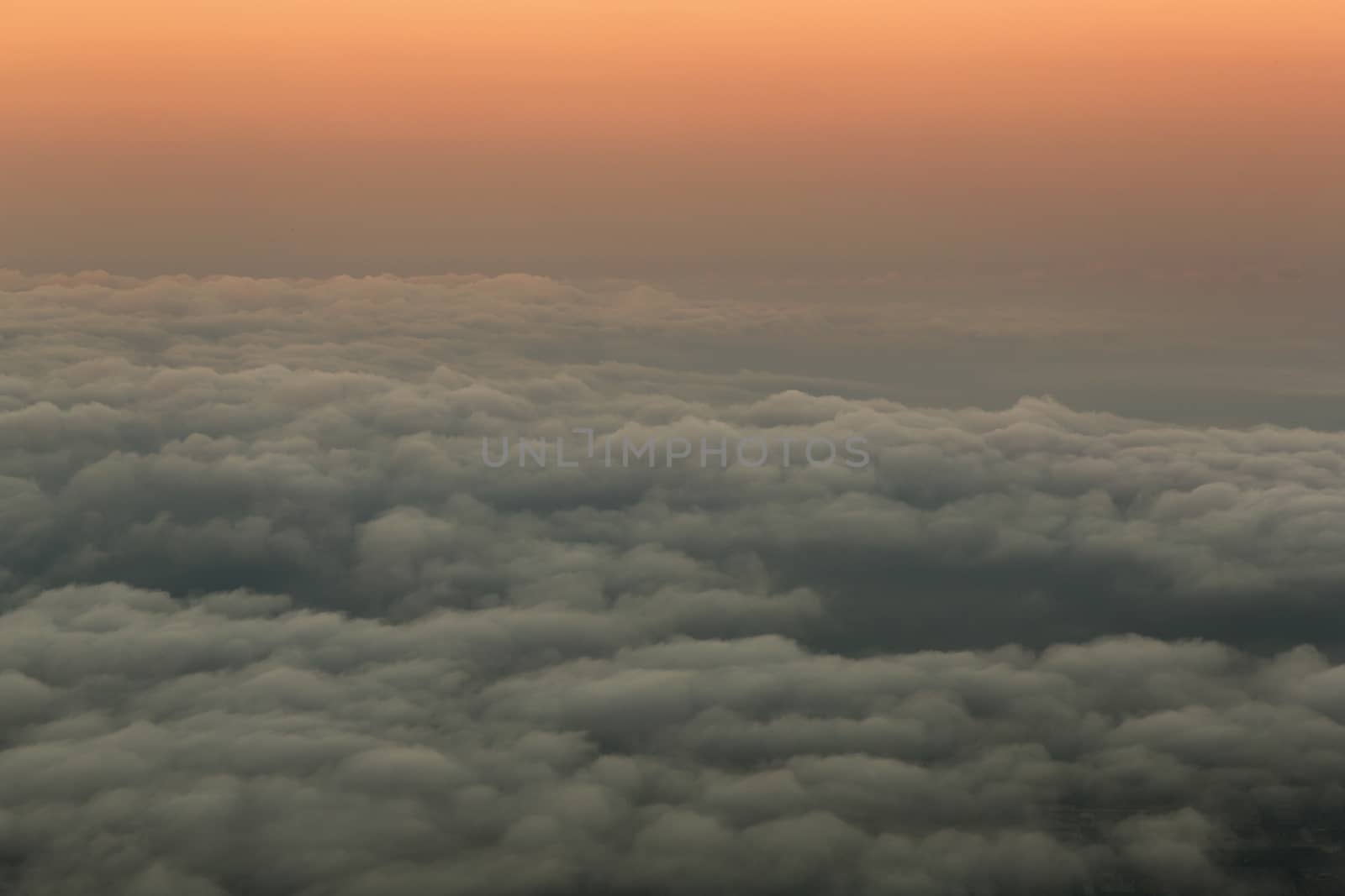 View of horizon above the clouds