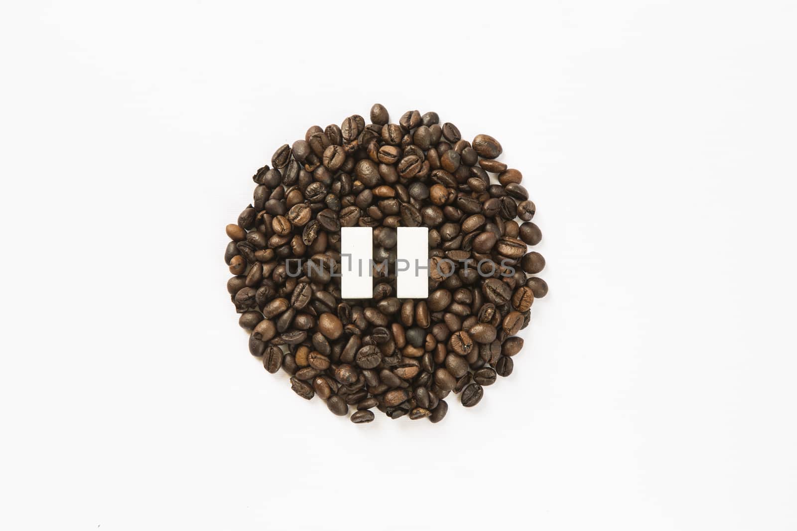 Concept of a coffee pause, coffee beans arranged in a circle with sugar cubes.