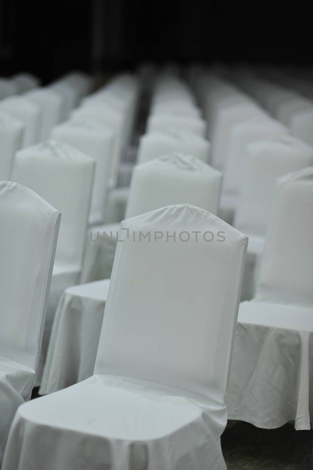 the meeting white chair in seminar emtry people