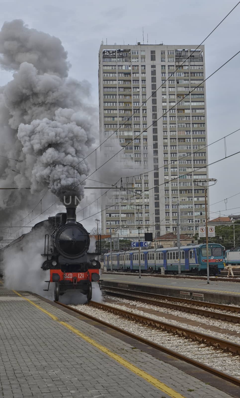 Steam locomotive leaving the station of Rimini by sephirot17