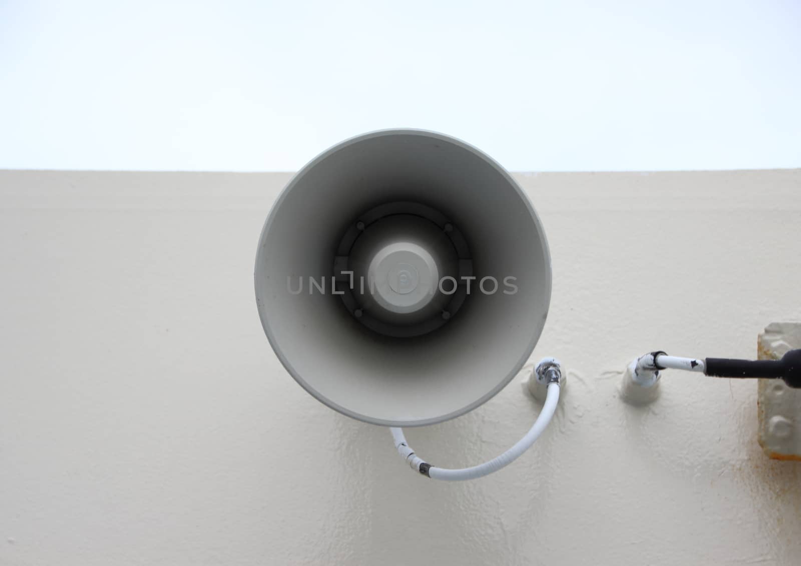 Isolated Megaphone Loudspeaker as Emergency Communication by HoleInTheBox