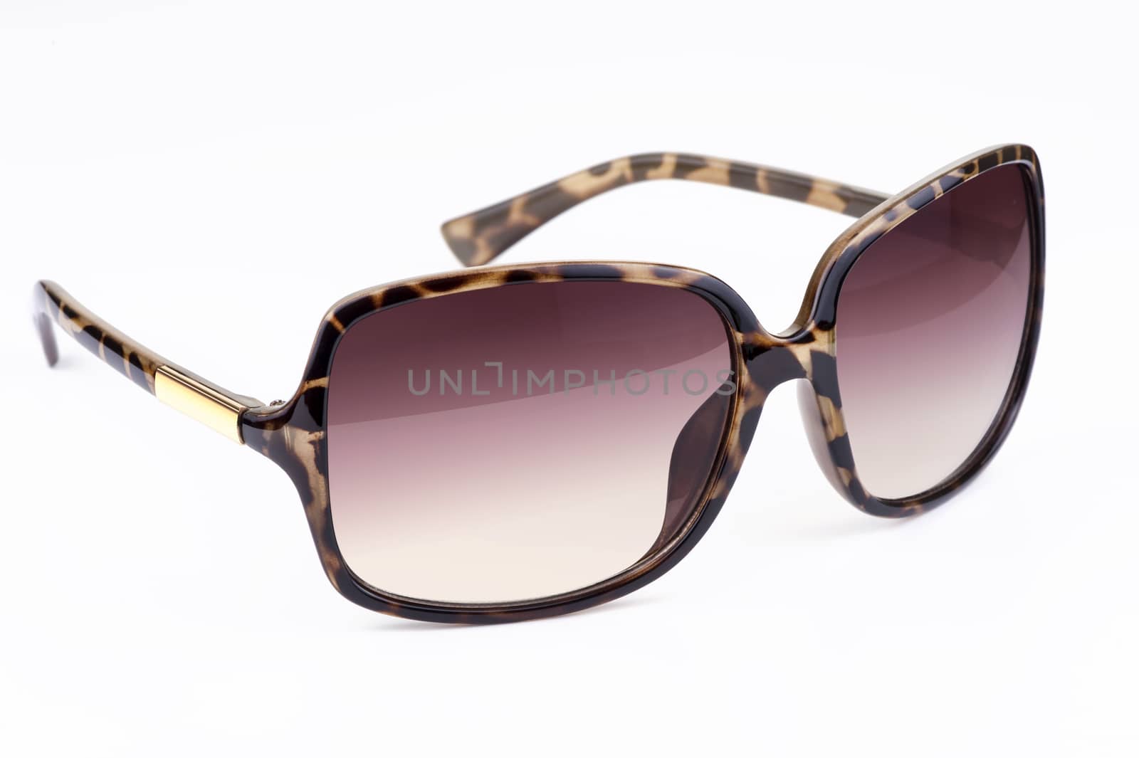 Woman's sunglasses with lepard pattern