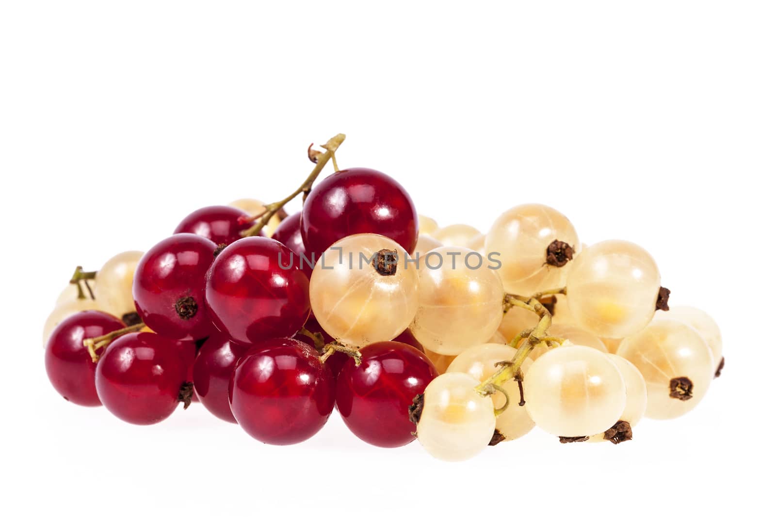 Heap of white currant and redcurrant isolated on white  background by mychadre77