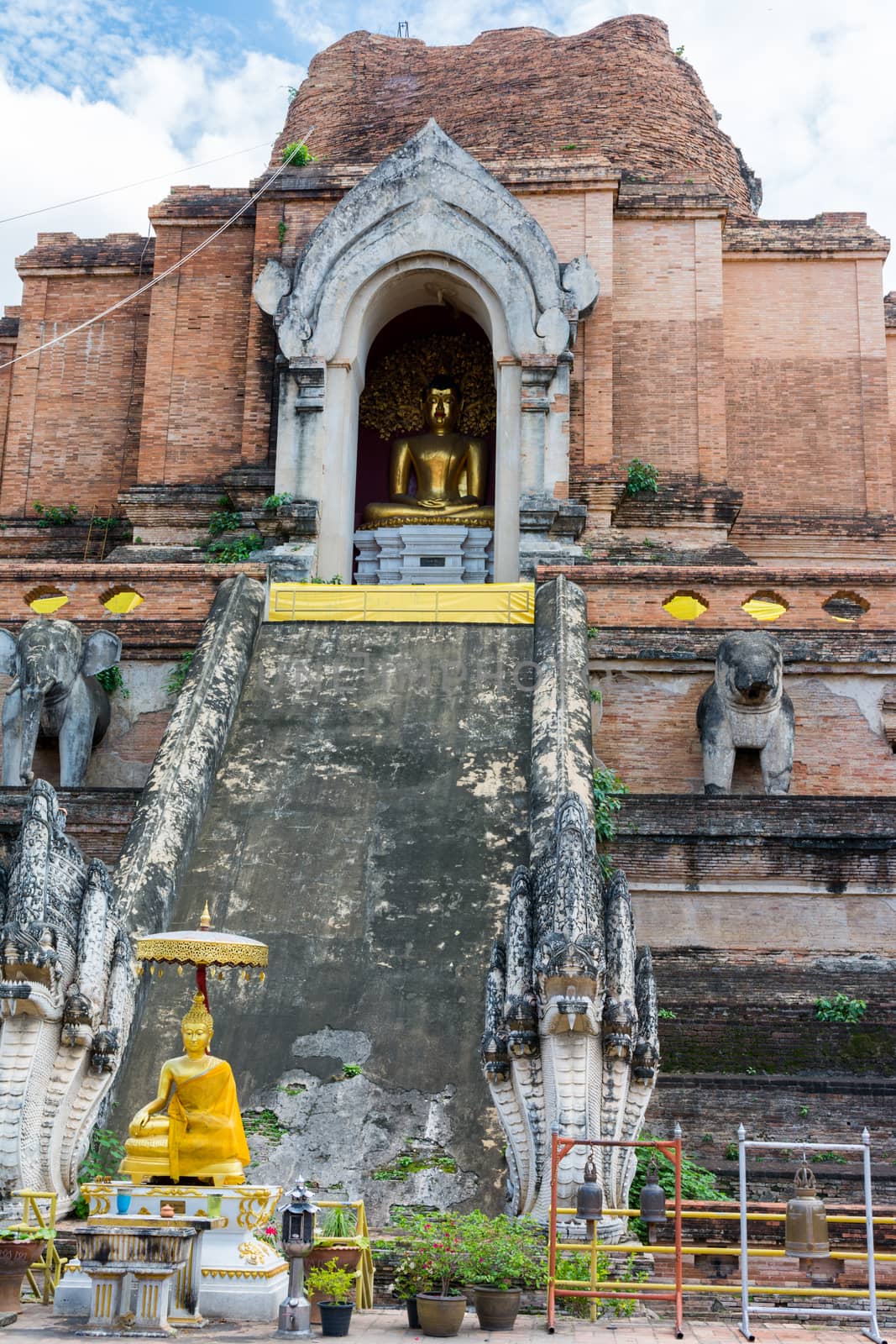 Wat Chedi Luang by nicousnake