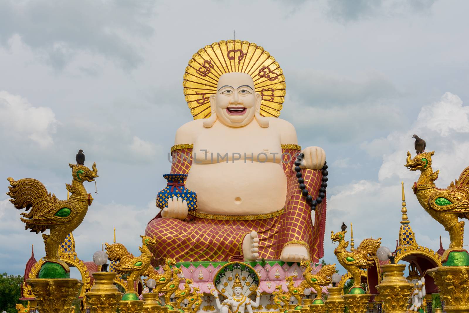 Statue at Big Buddha area by nicousnake