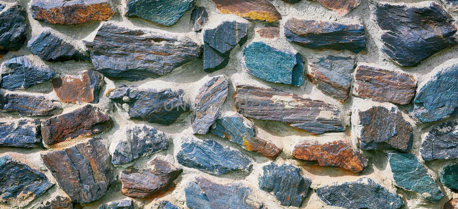 The texture in the form of a wall of colored quartz.