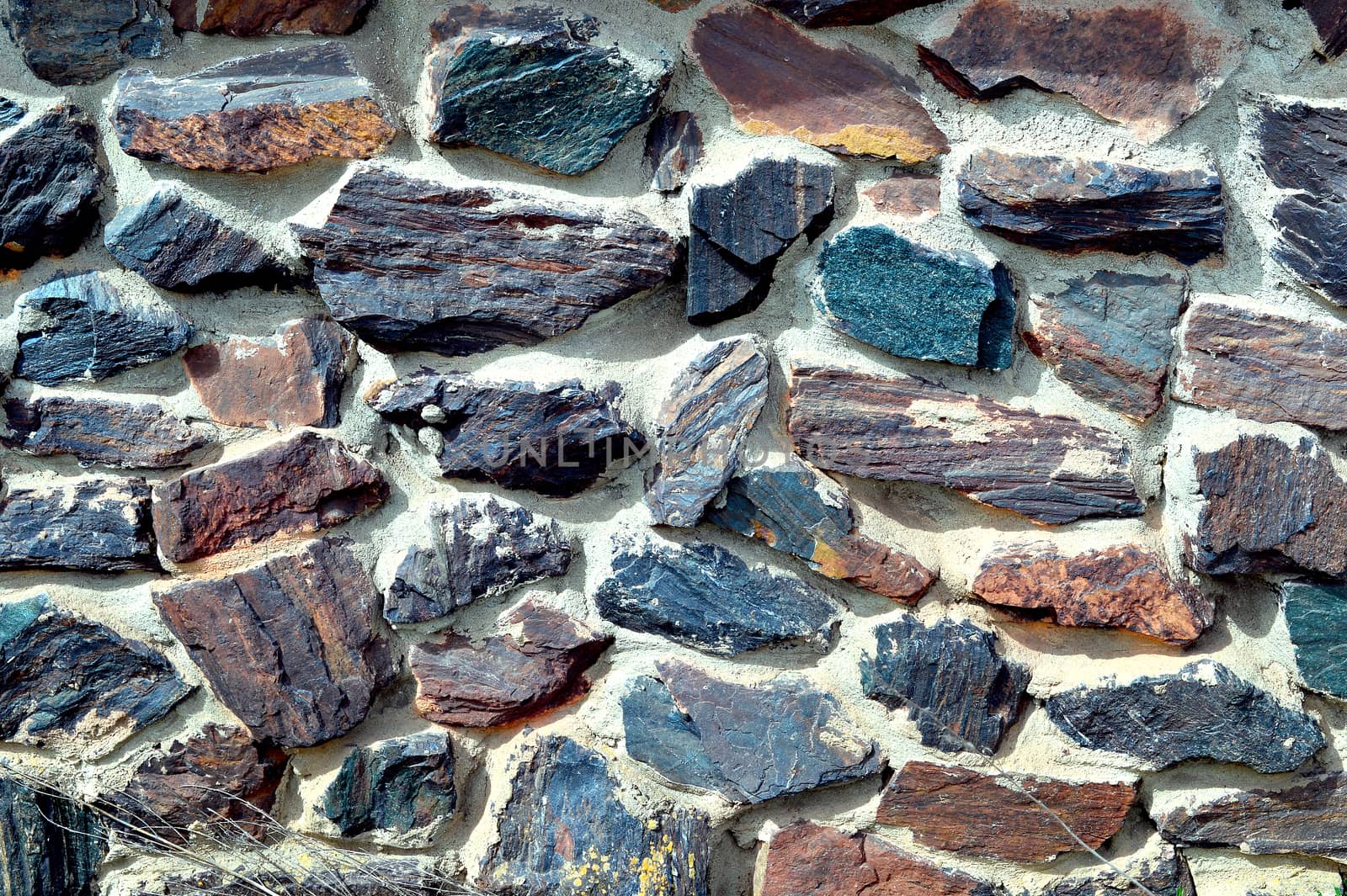 The texture in the form of a wall of colored quartz.
