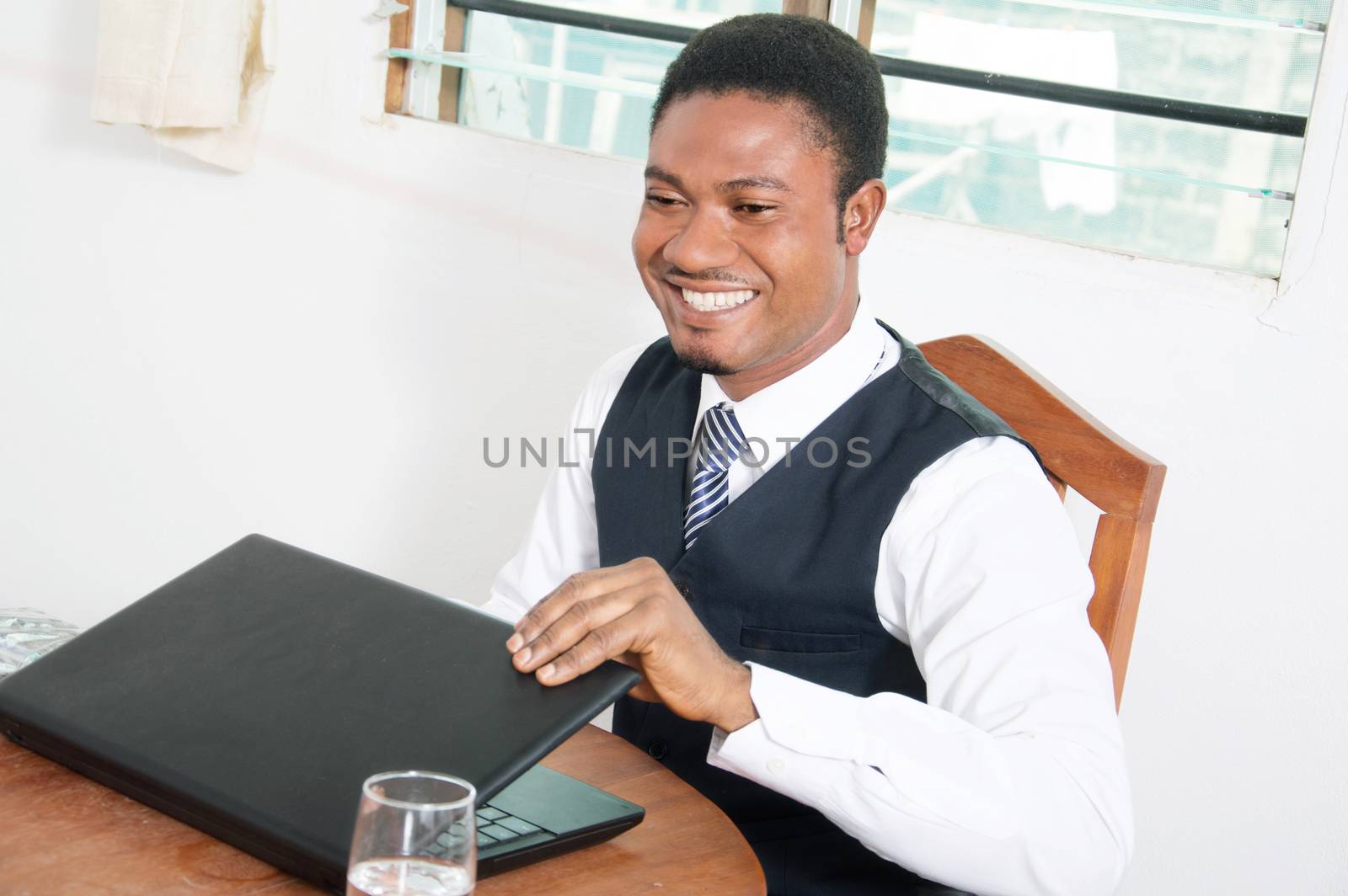 Sminling, the businessman finds his office this morning in joy
