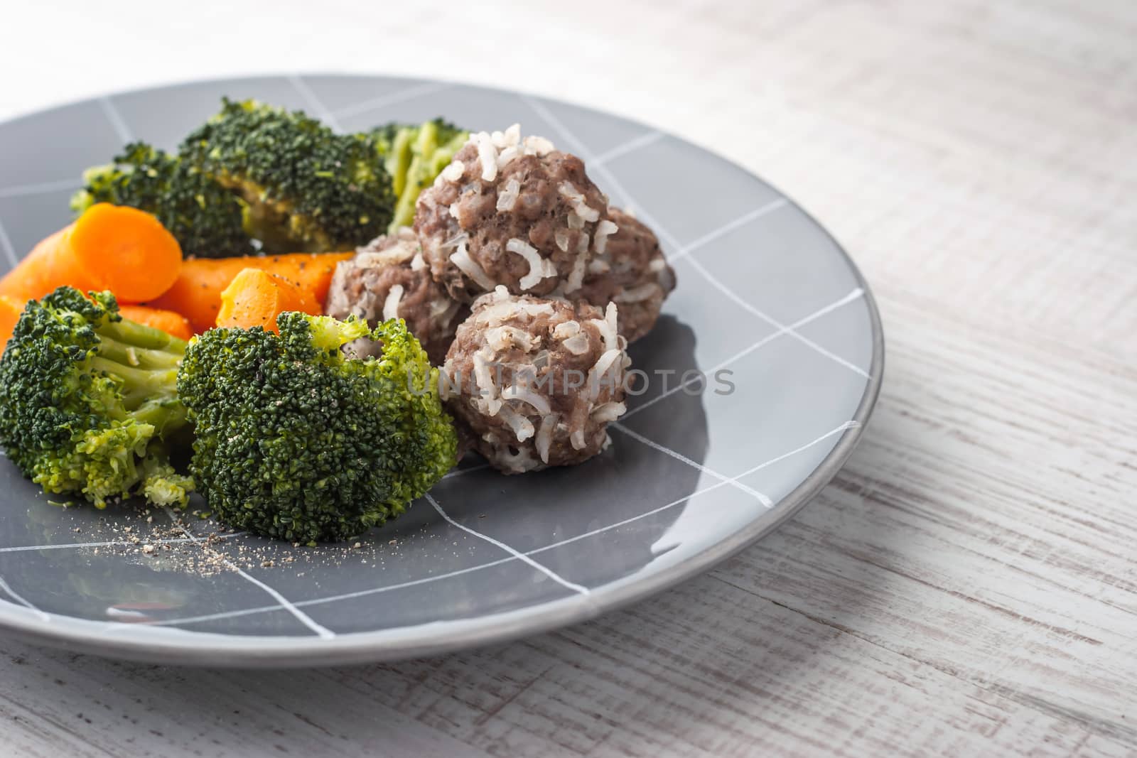 Steamed vegetables with meatballs by Deniskarpenkov