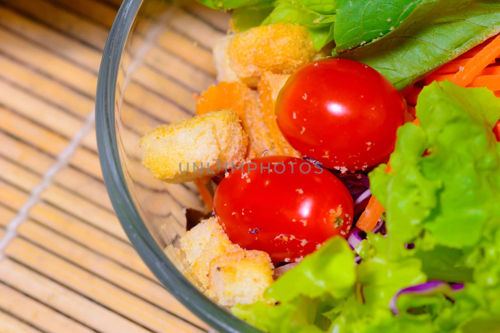 Fresh green salad by ahimaone