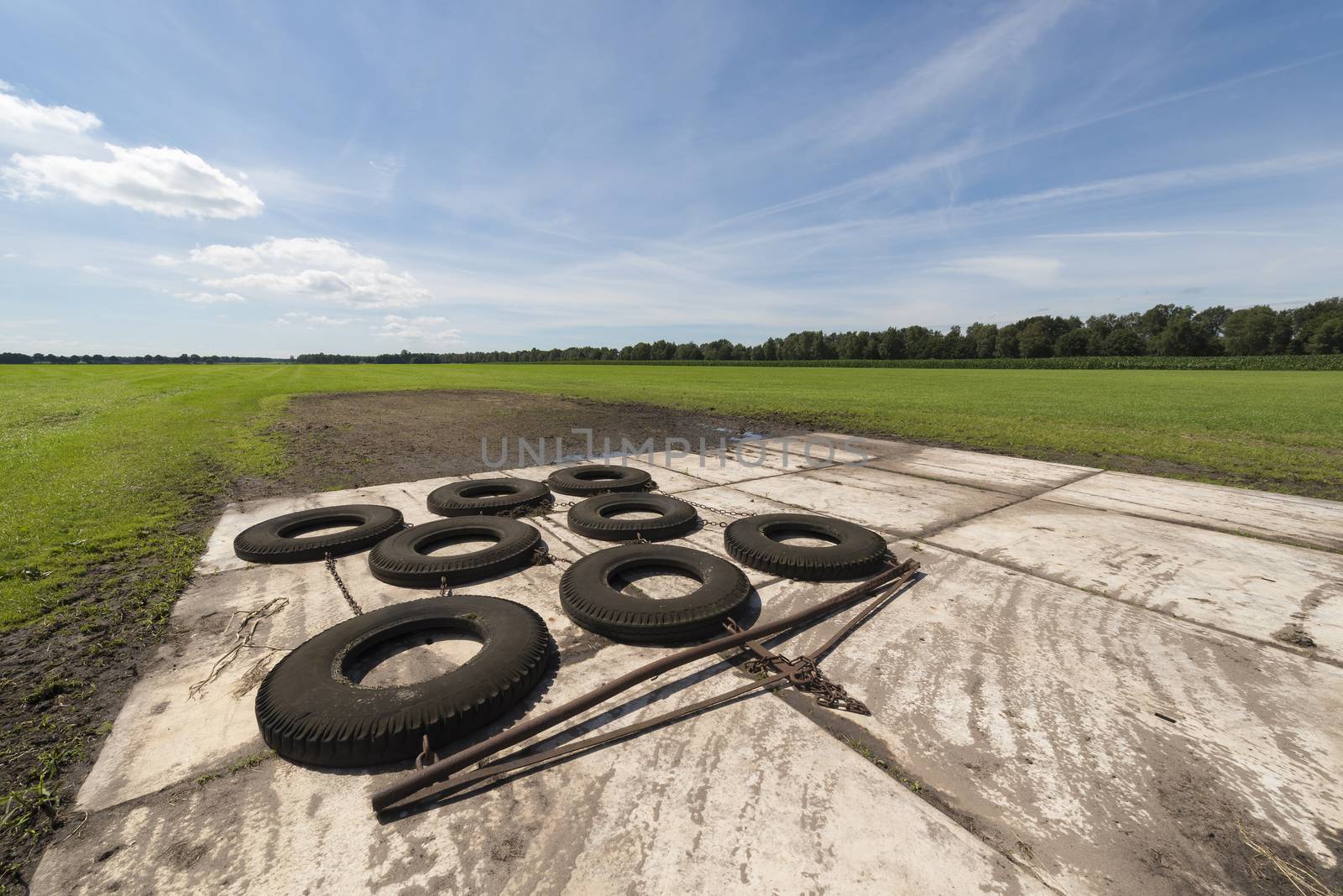 Switched tires to level out bumpy agricultural field
 by Tofotografie