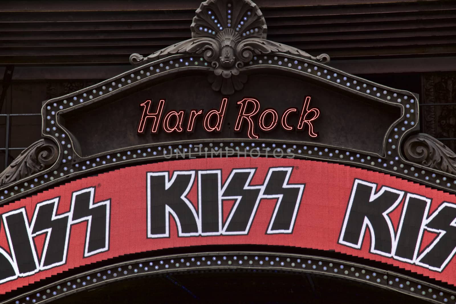 Hard Rock, Kiss by instinia