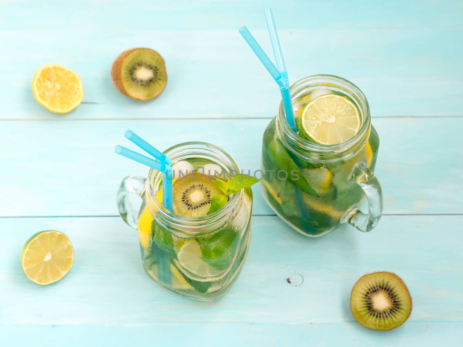 Citrus homemade lemonade, summer drink by fascinadora