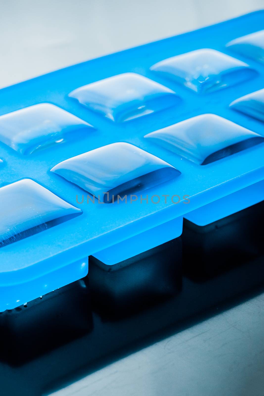 Ice cube tray with ice vertical