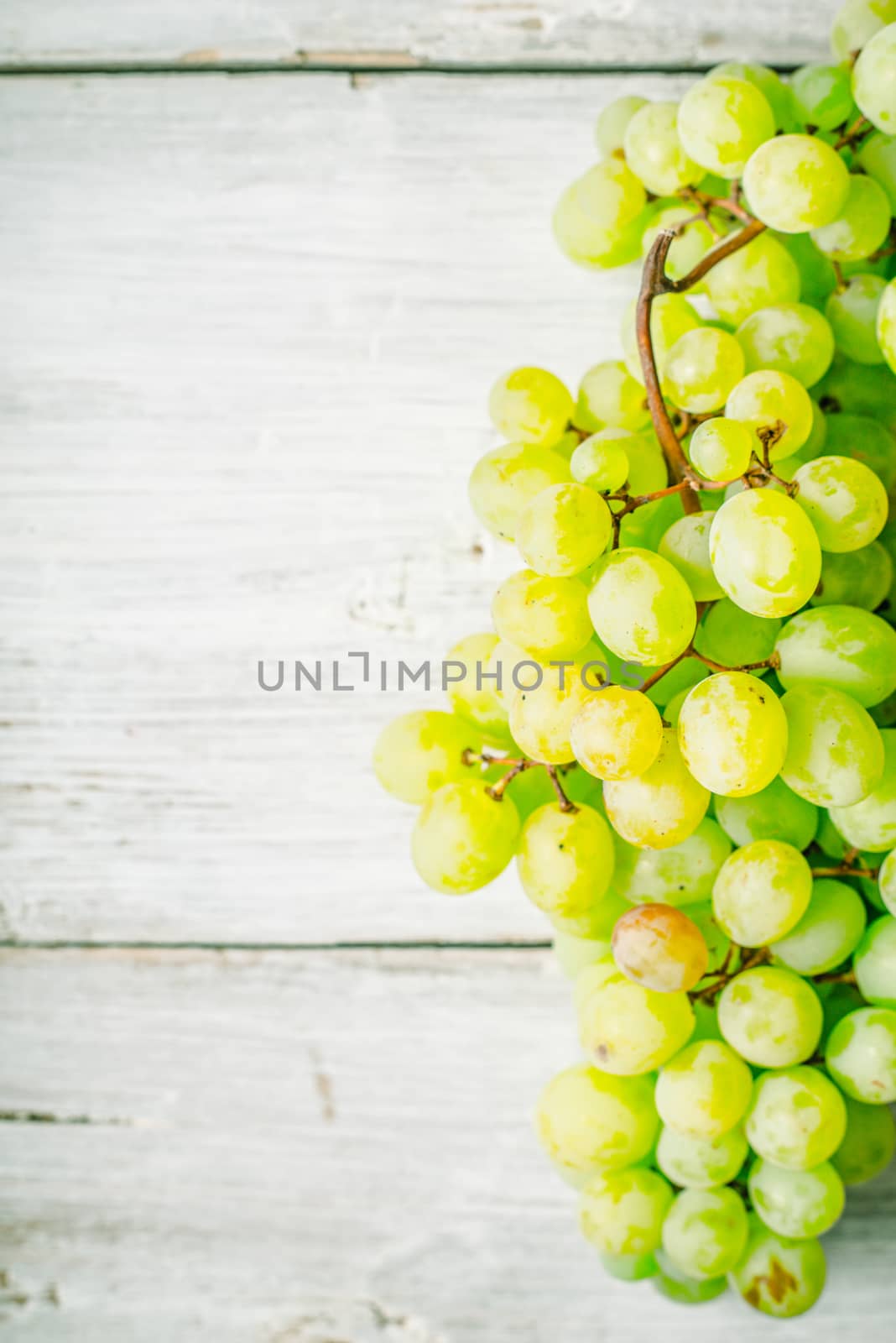 Grapes on the white wooden table