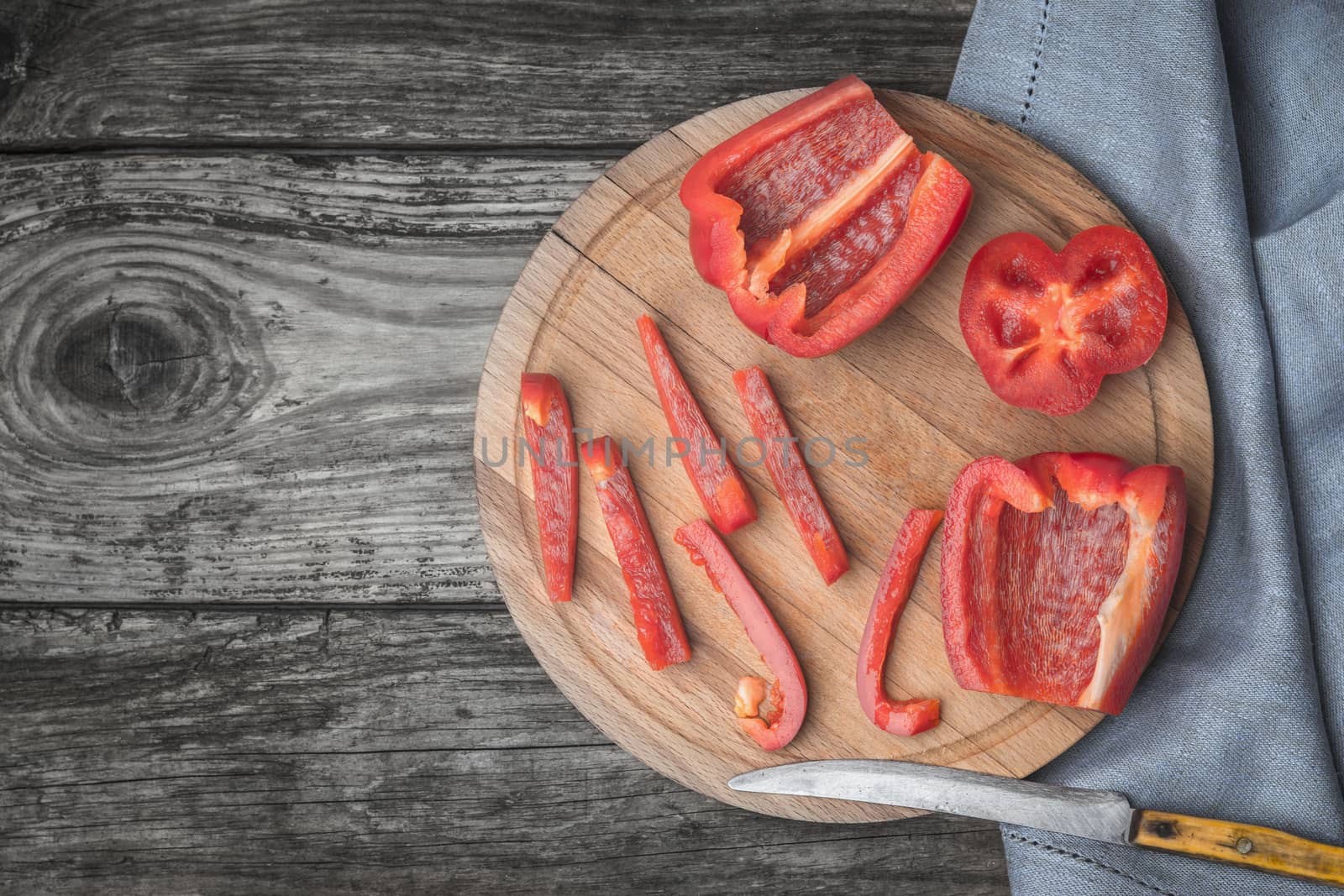 Sliced bell pepper on the wooden table top view by Deniskarpenkov