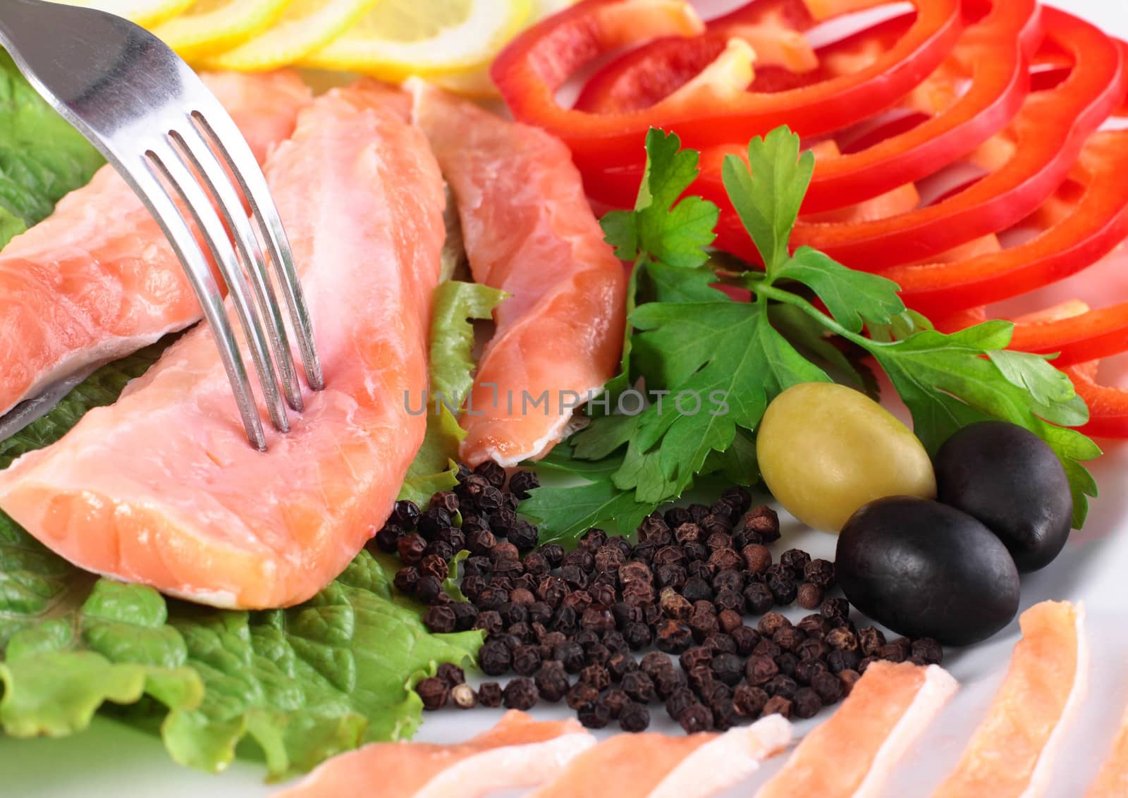 fish with fresh vegetable