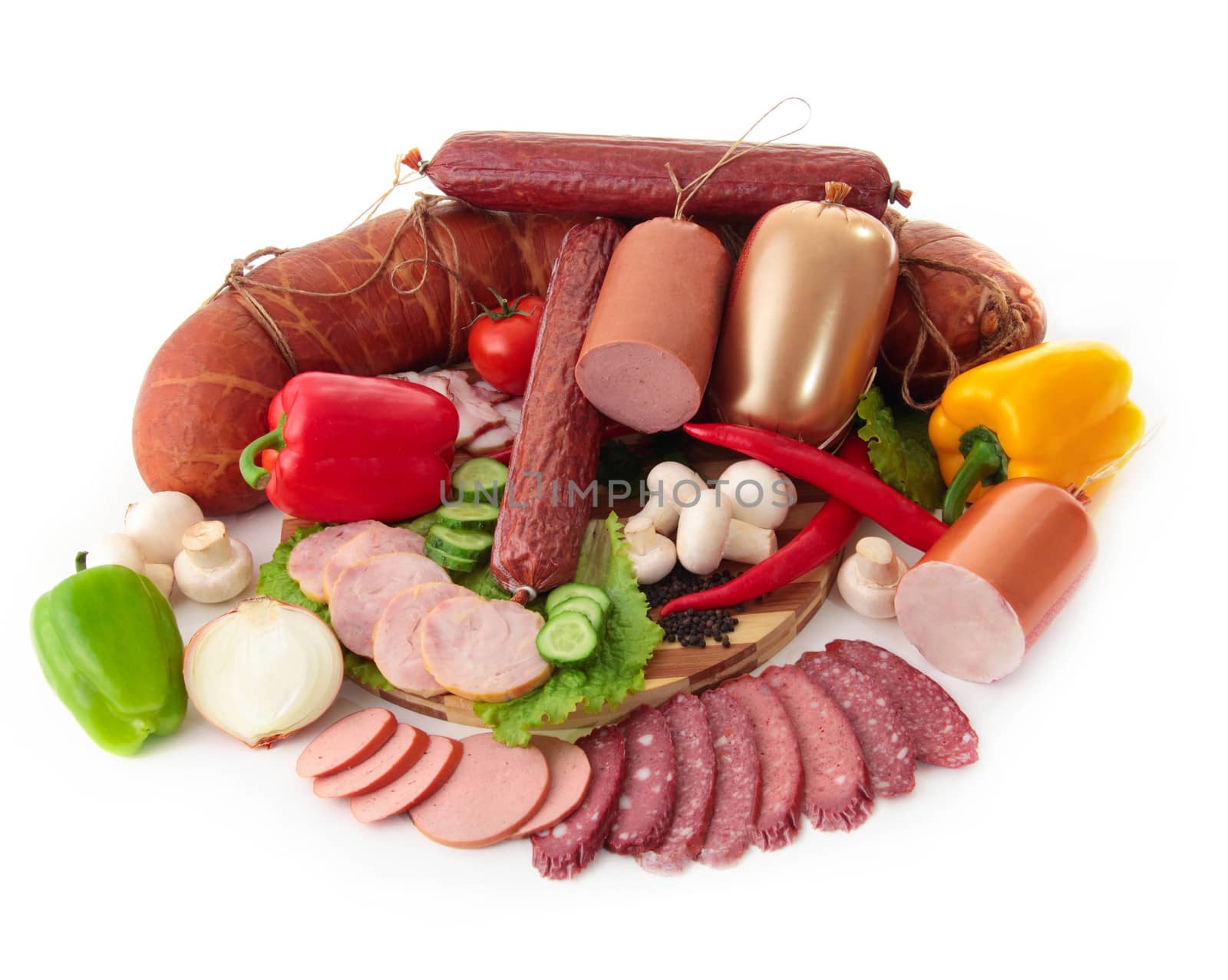 sliced sausages with vegetables and red papper