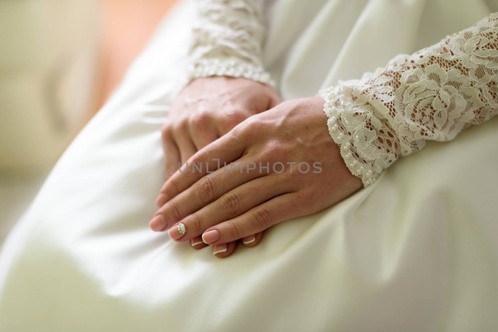 female hands on the wedding dress