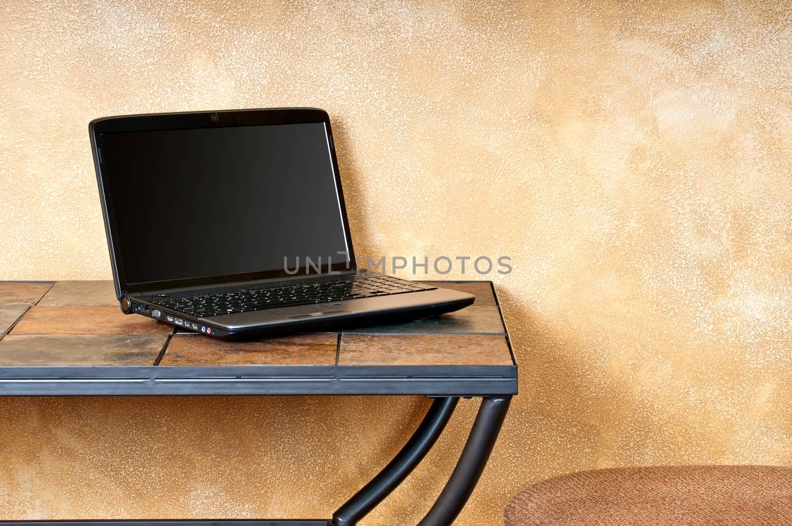 Laptop Computer With A Clipping Path Around Screen by rcarner