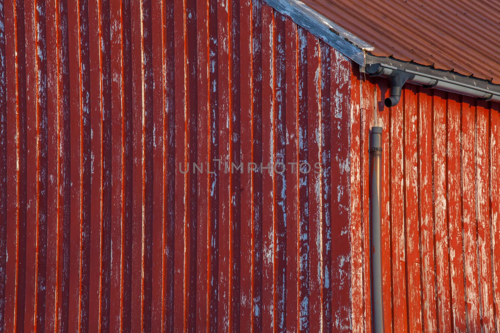 A grunge weathered home with a broken gutter