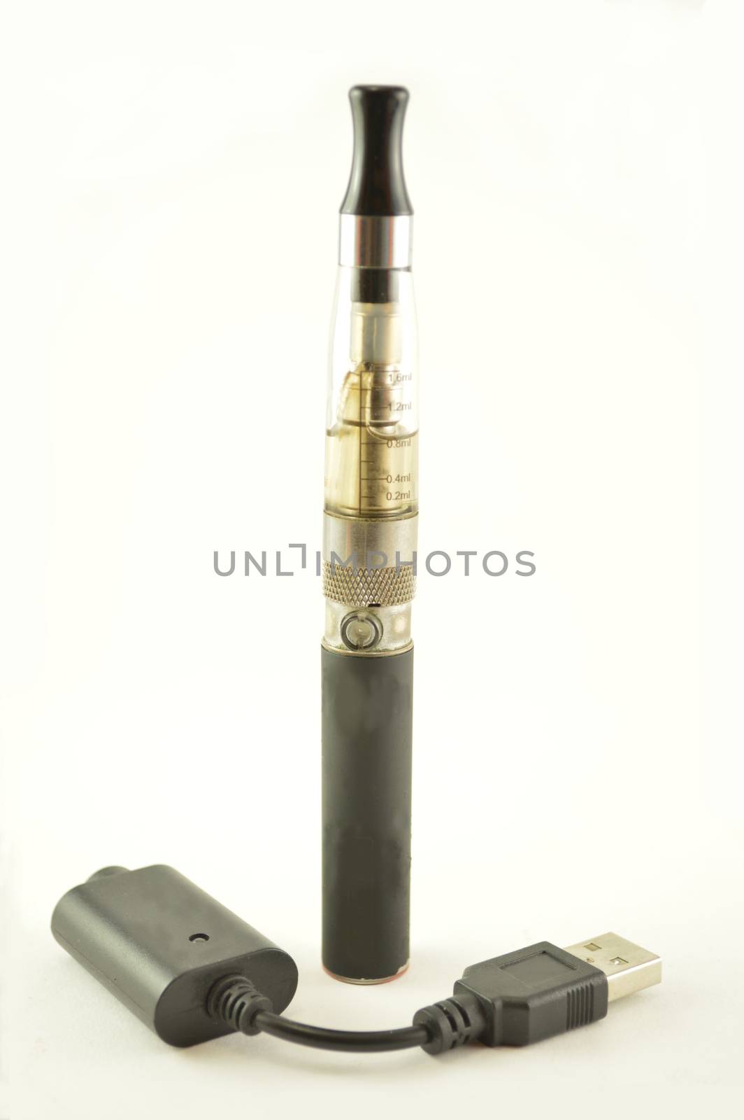 Electronic cigarettes with charger