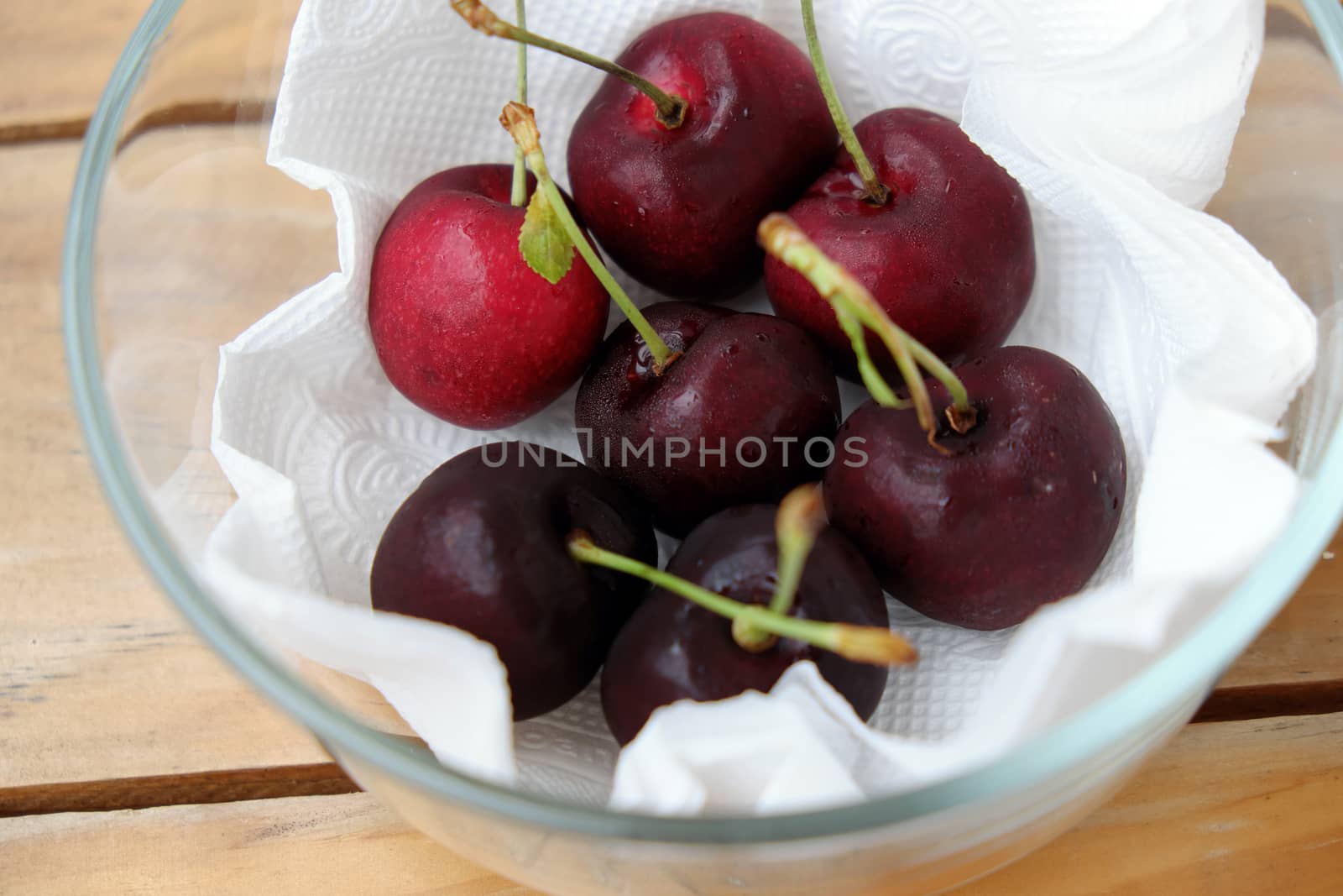 Cherry fruit by xuanhuongho