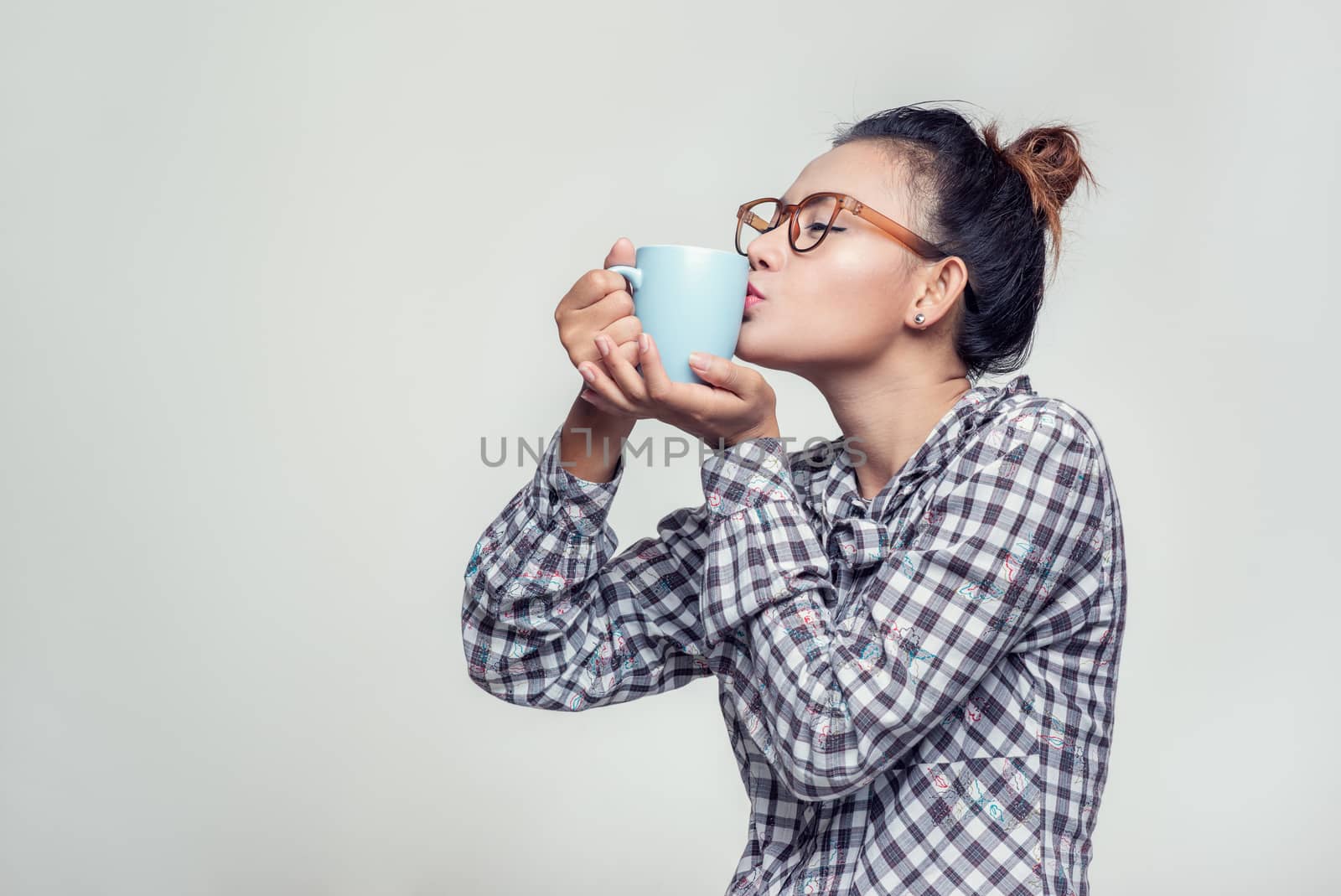 Asian women are kissing a cup, happy mood.