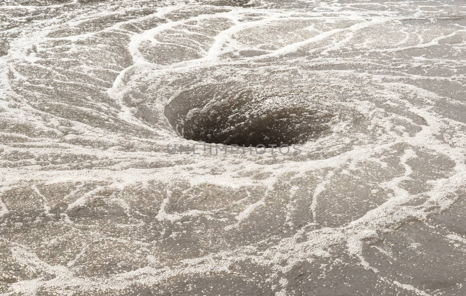 Large water whirlpool
