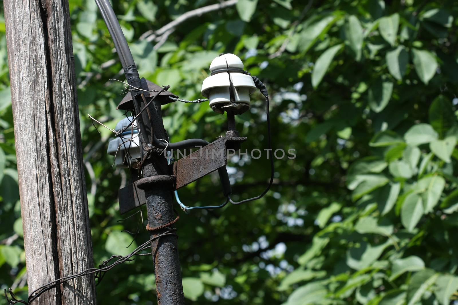 Affrightfu old electric installation still in use