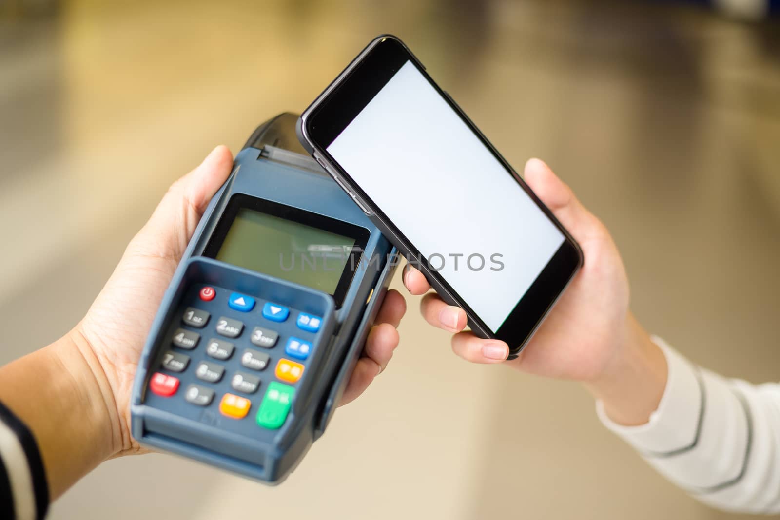 Customer pay with cellphone