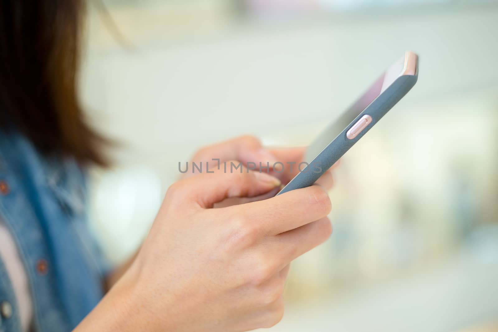 Woman typing on cellphone by leungchopan