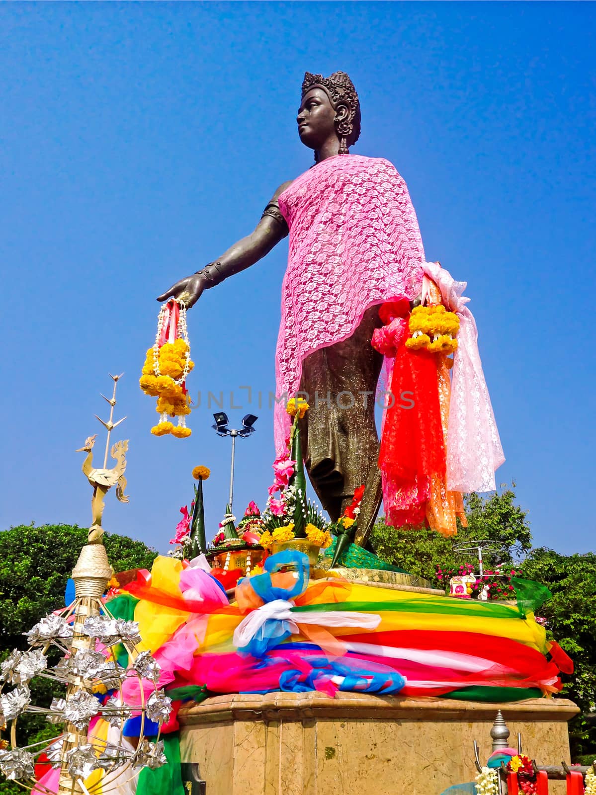 Monument Chamadevi Queen in Lamphun by orsor