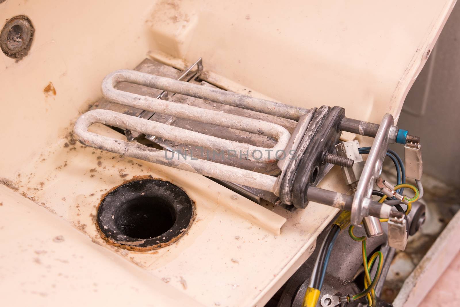The heating element in the scale of the washing machine