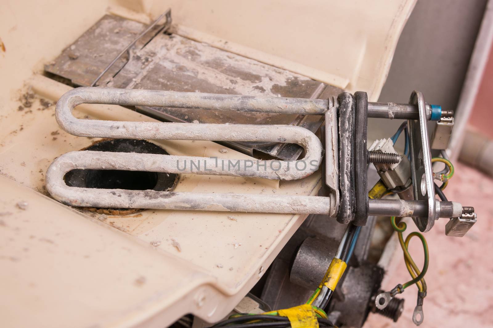 Scale on the heating element of the washing machine