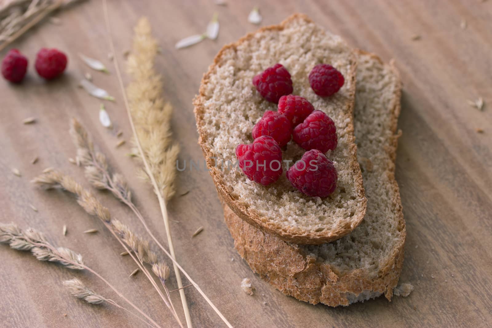 bread raspberries and ears by liwei12