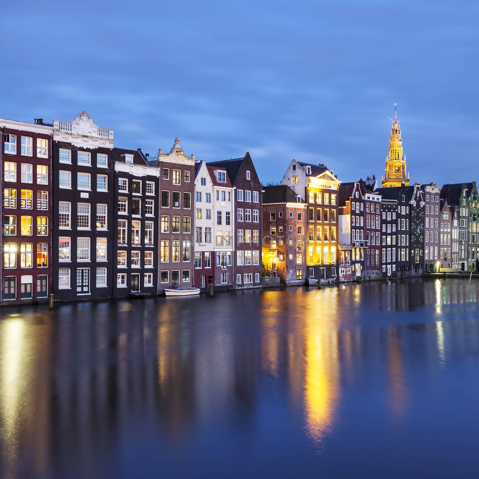 buildings in Amsterdam by night by vwalakte