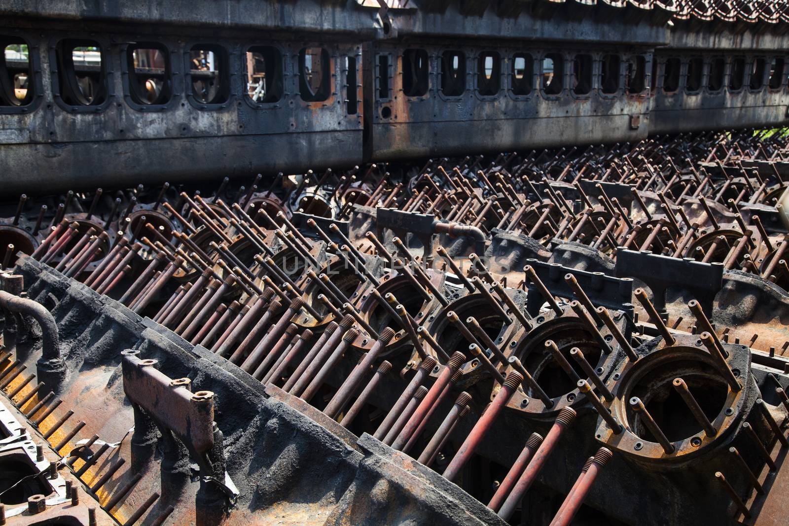 Impressions of the cylinder block of the car with a strong engine size.