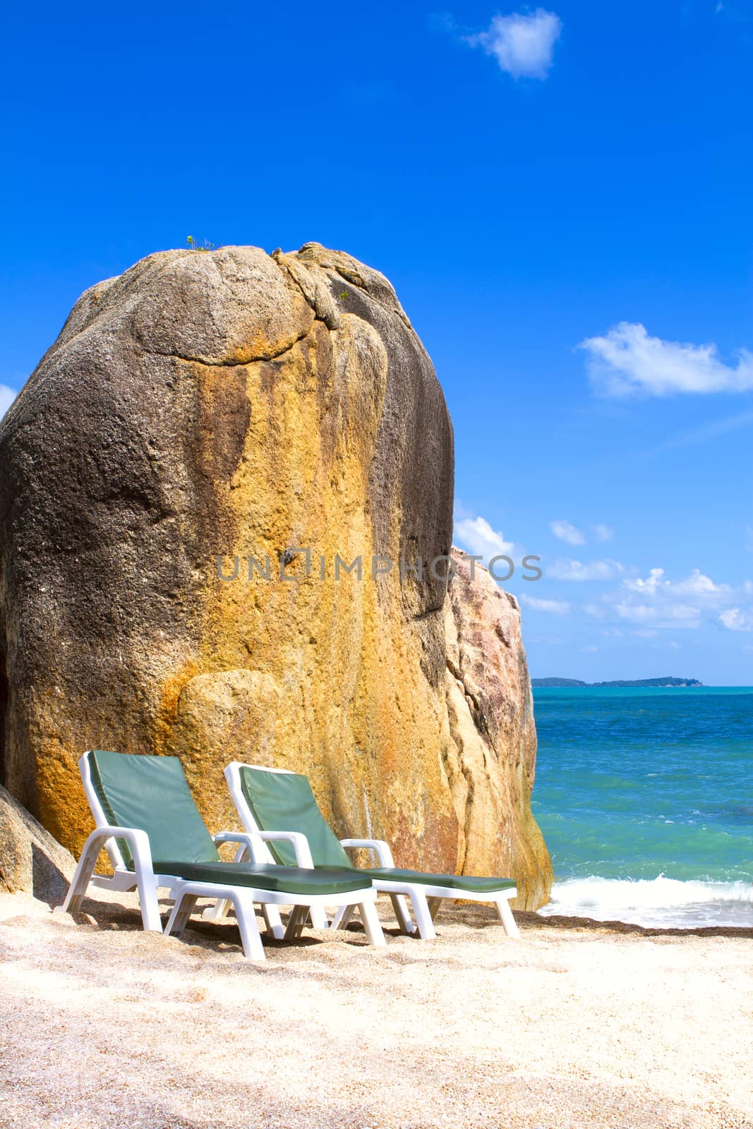 Beach view Samui Island in the morning. by jee1999