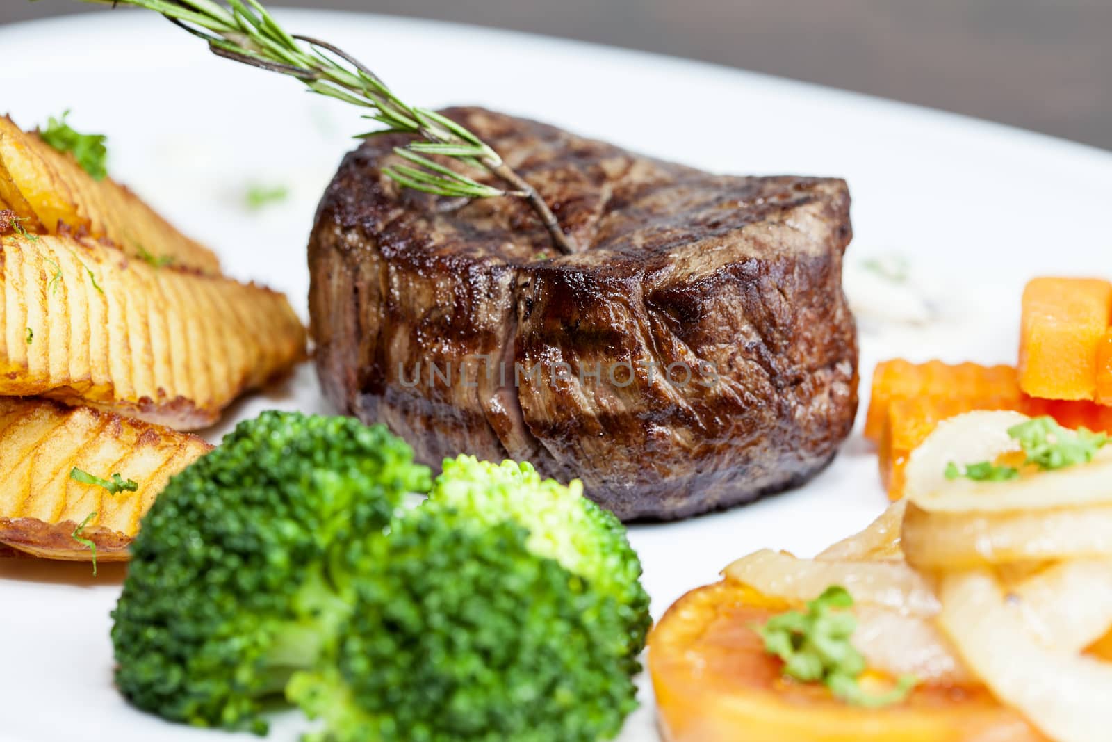 Grilled beefsteak, baked potatoes and vegetables
