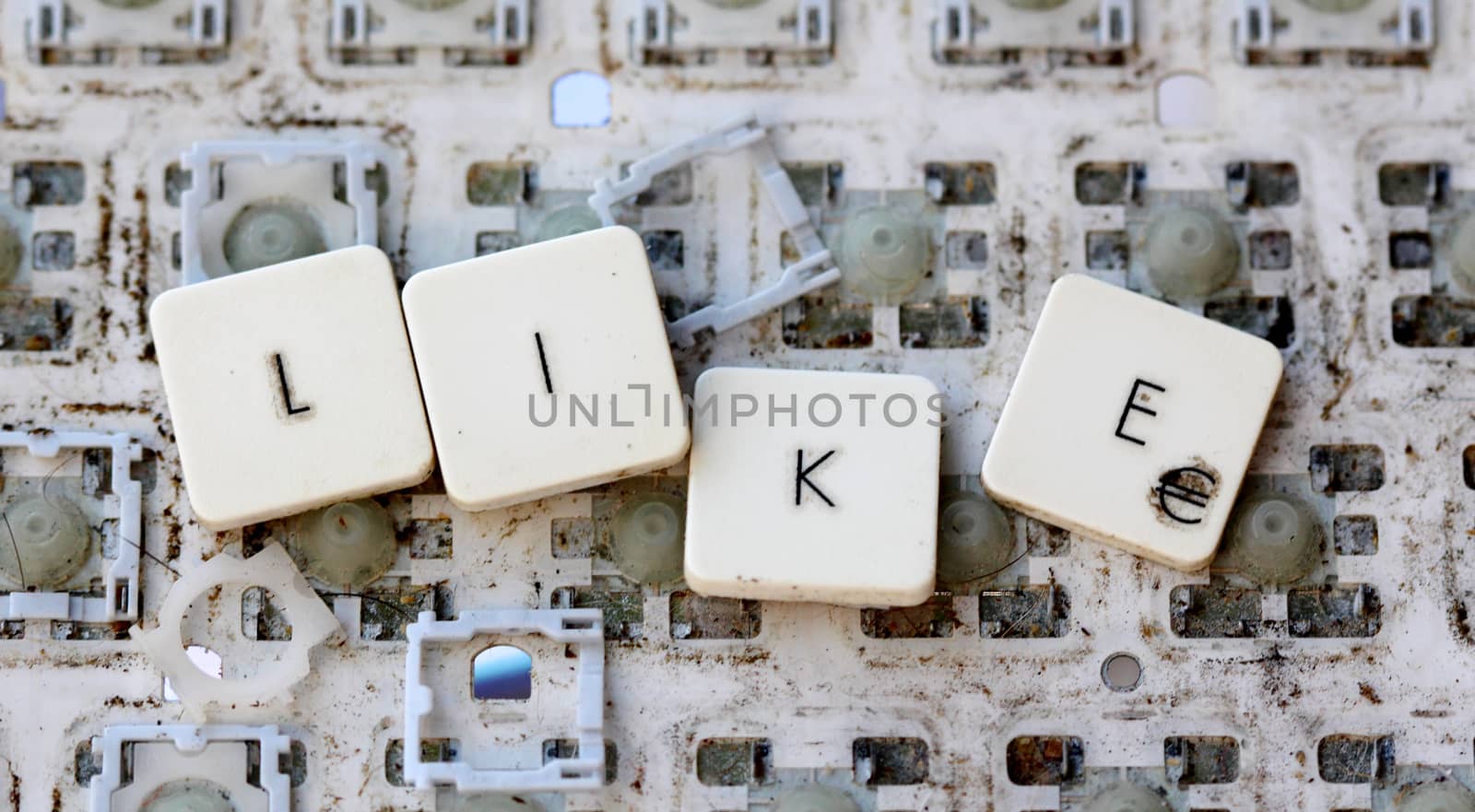 A close view of some keys on a dirty, yellowed keyboard. text like