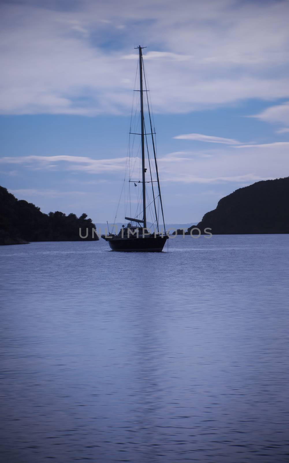 Bay yacht mooring by vilevi